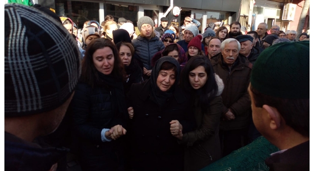 Gözyaşlarına boğuldu: “Güzel kızanım benim, hadi kalk kızanım”