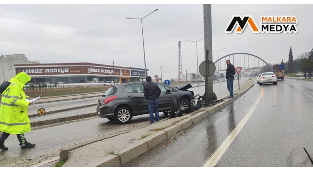 Malkara’da Beton Bariyere Çarpan Sürücü Yaralandı